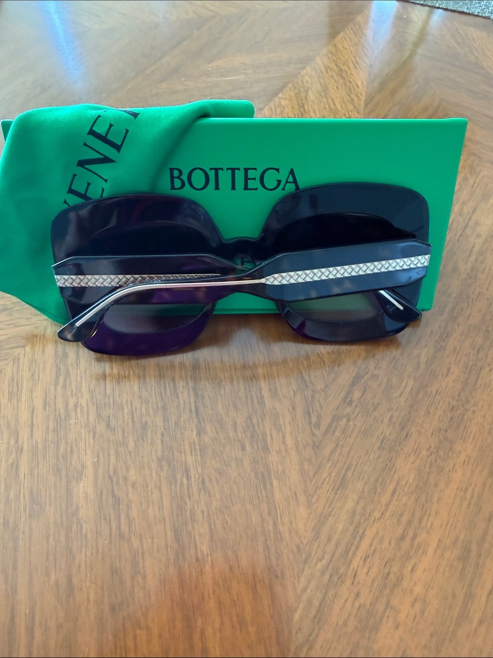 Bottega Veneta Dark Tortoiseshell Square Sunglasses with Gradient Lenses - Picture 2 of 2